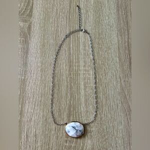 NWOT … Crackled “Stone” Pendent Necklace